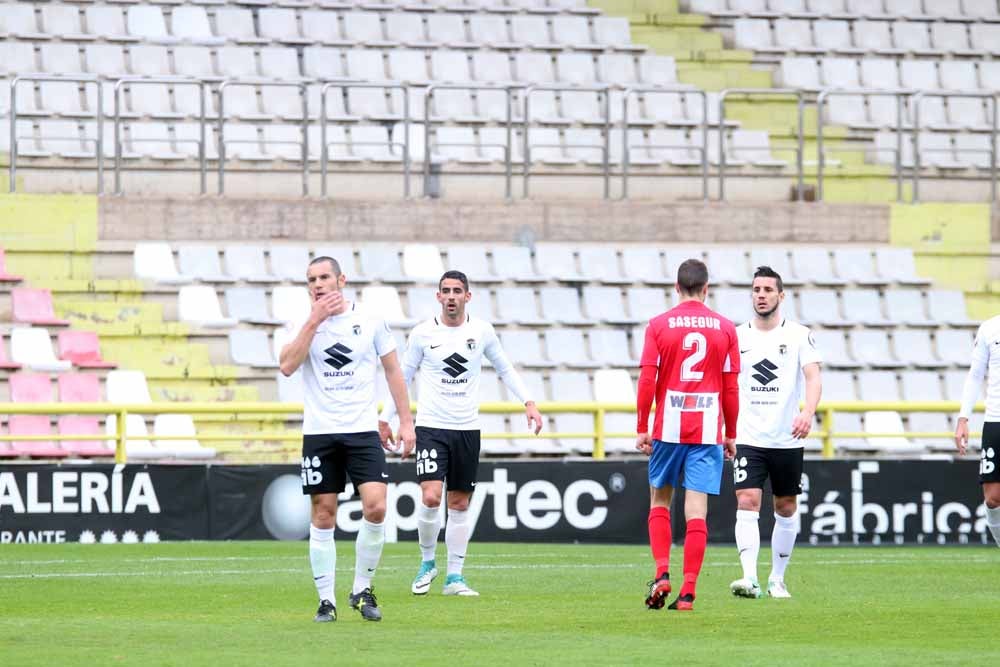 Fotos: Los mejores momentos del Burgos CF - CDA Navalcarnero