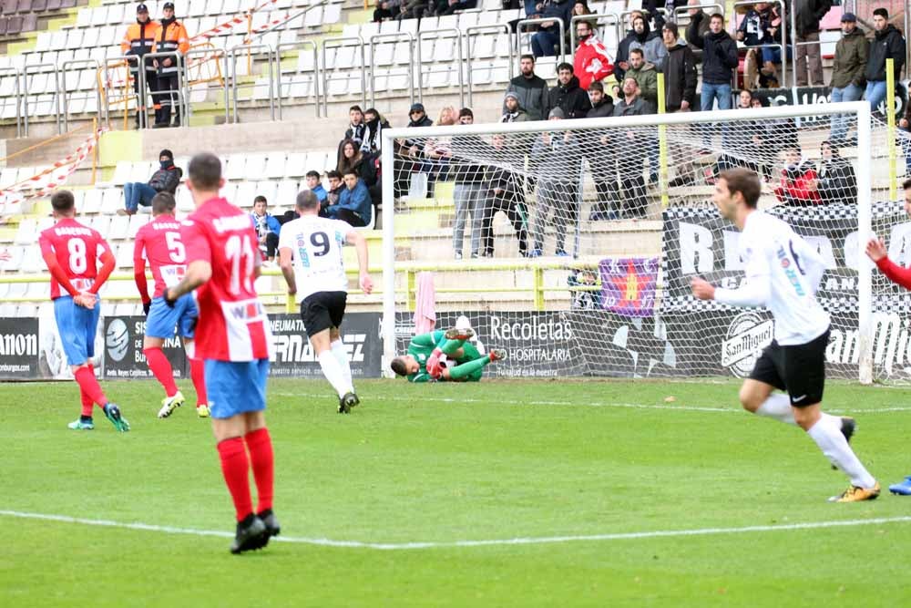 Fotos: Los mejores momentos del Burgos CF - CDA Navalcarnero