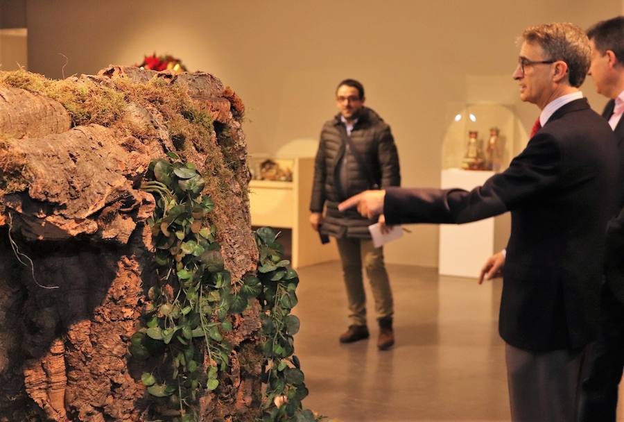 La Fundación Cajacírculo ha inaugurado su ya tradicional Belén Artístico que se podrá visitar, junto con una gran variedad de pequeños Belenes, en la Sala de Exposiciones Pedro Torrecilla.