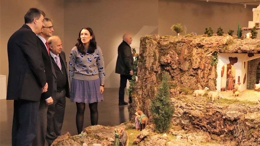 La Fundación Cajacírculo ha inaugurado su ya tradicional Belén Artístico que se podrá visitar, junto con una gran variedad de pequeños Belenes, en la Sala de Exposiciones Pedro Torrecilla.