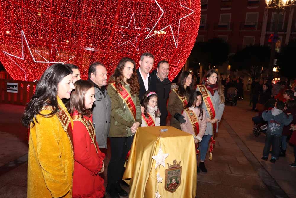 Fotos: La iluminación navideña ya brilla en la ciudad