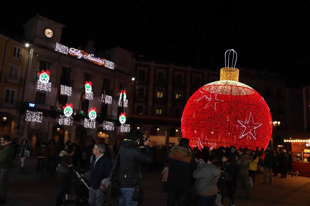 Fotos: La iluminación navideña ya brilla en la ciudad