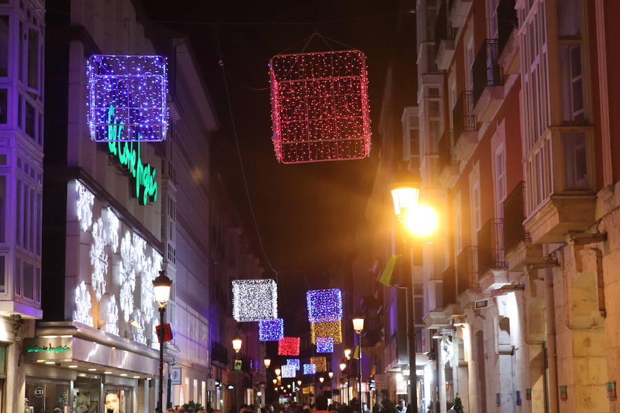 Fotos: La iluminación navideña ya brilla en la ciudad