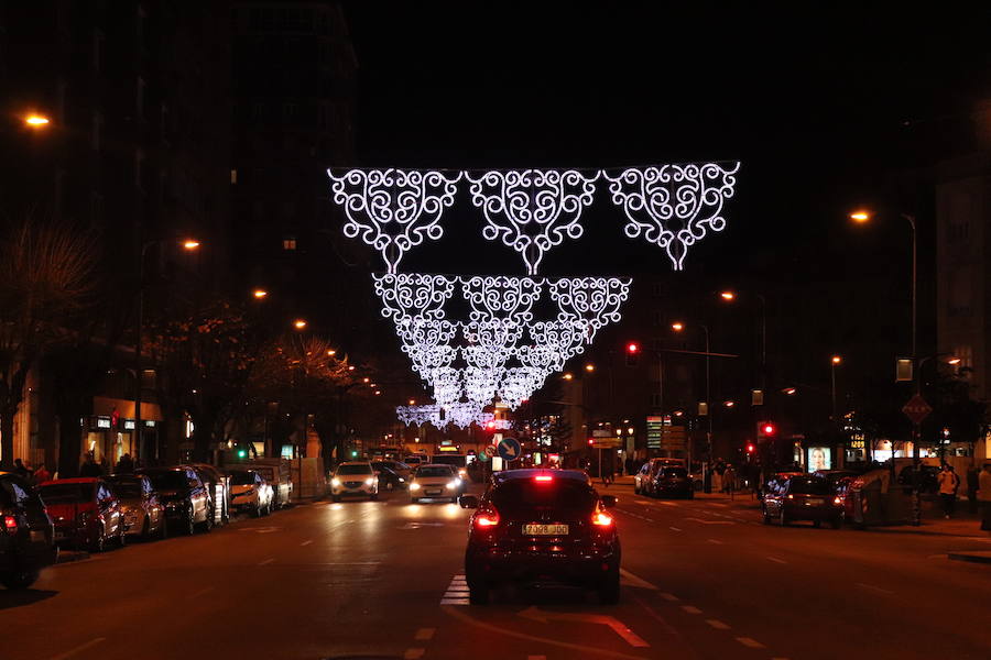 Fotos: La iluminación navideña ya brilla en la ciudad