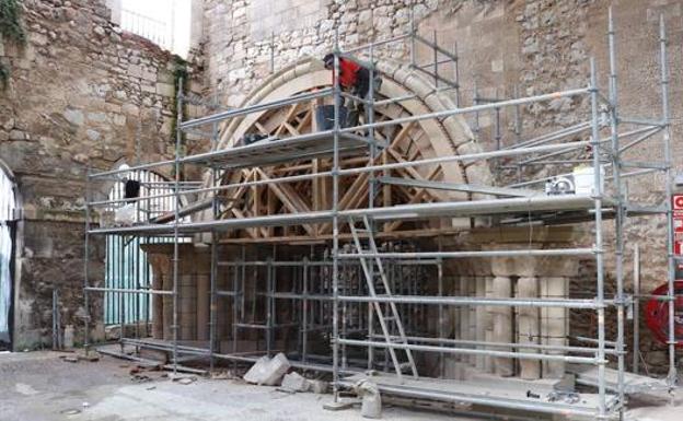 Arco de la iglesia de Nuestra Señora de la Llana en su nueva ubicación, el monasterio burgalés de San Juan.