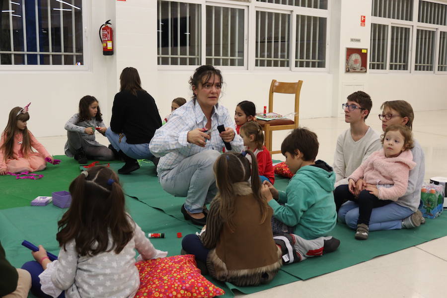 La asociación Kogayon Burgos ha organizado un encuentro de Culturas y Saberes en el que han mostrado la fiesta de San Nicolas y el encuentro tradicional de mujeres Sezatoare.