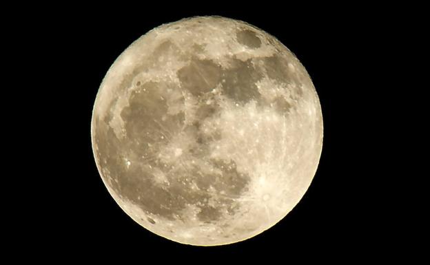 La Luna registra ocho impactos de meteoroides por hora