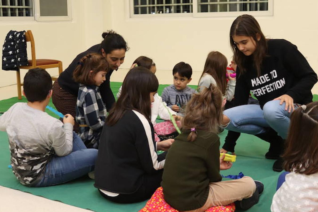 La asociación Kogayon Burgos ha organizado un encuentro de Culturas y Saberes en el que han mostrado la fiesta de San Nicolas y el encuentro tradicional de mujeres Sezatoare.