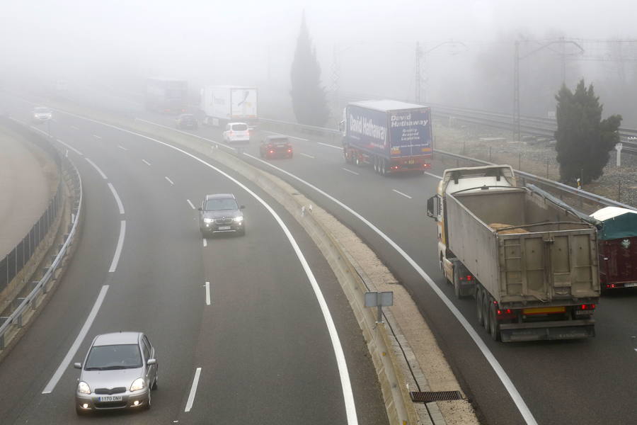 Niebla en la A-62 en la provincia de Palencia. 