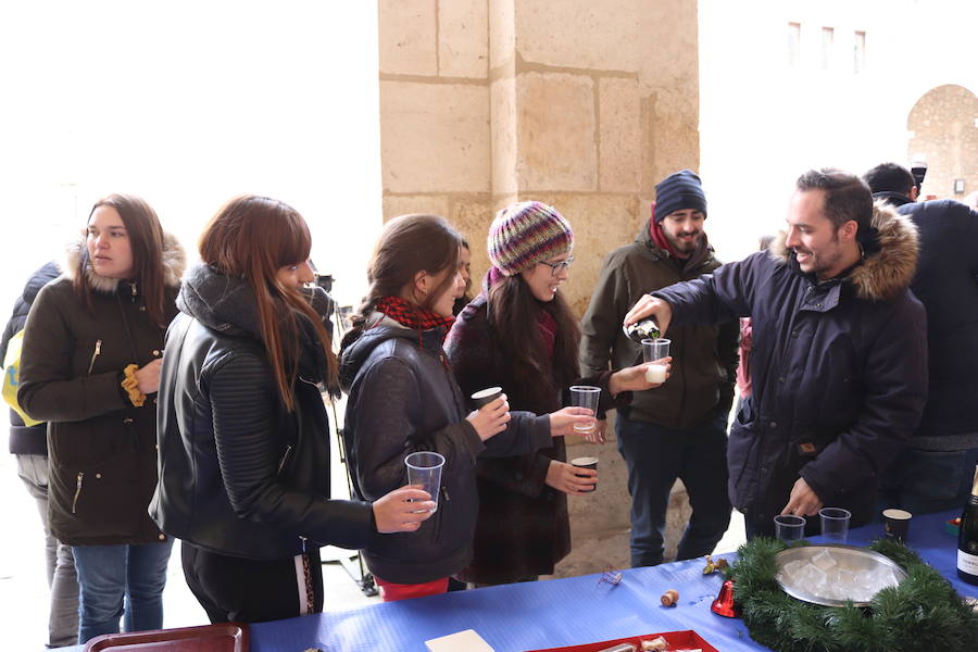 La comunidad científica de la Universidad de Burgos despide el año tomando doce aceitunas y pidiendo deseos para el 2019.