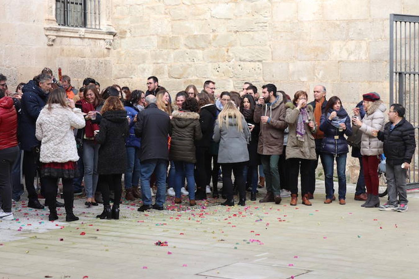 La comunidad científica de la Universidad de Burgos despide el año tomando doce aceitunas y pidiendo deseos para el 2019.