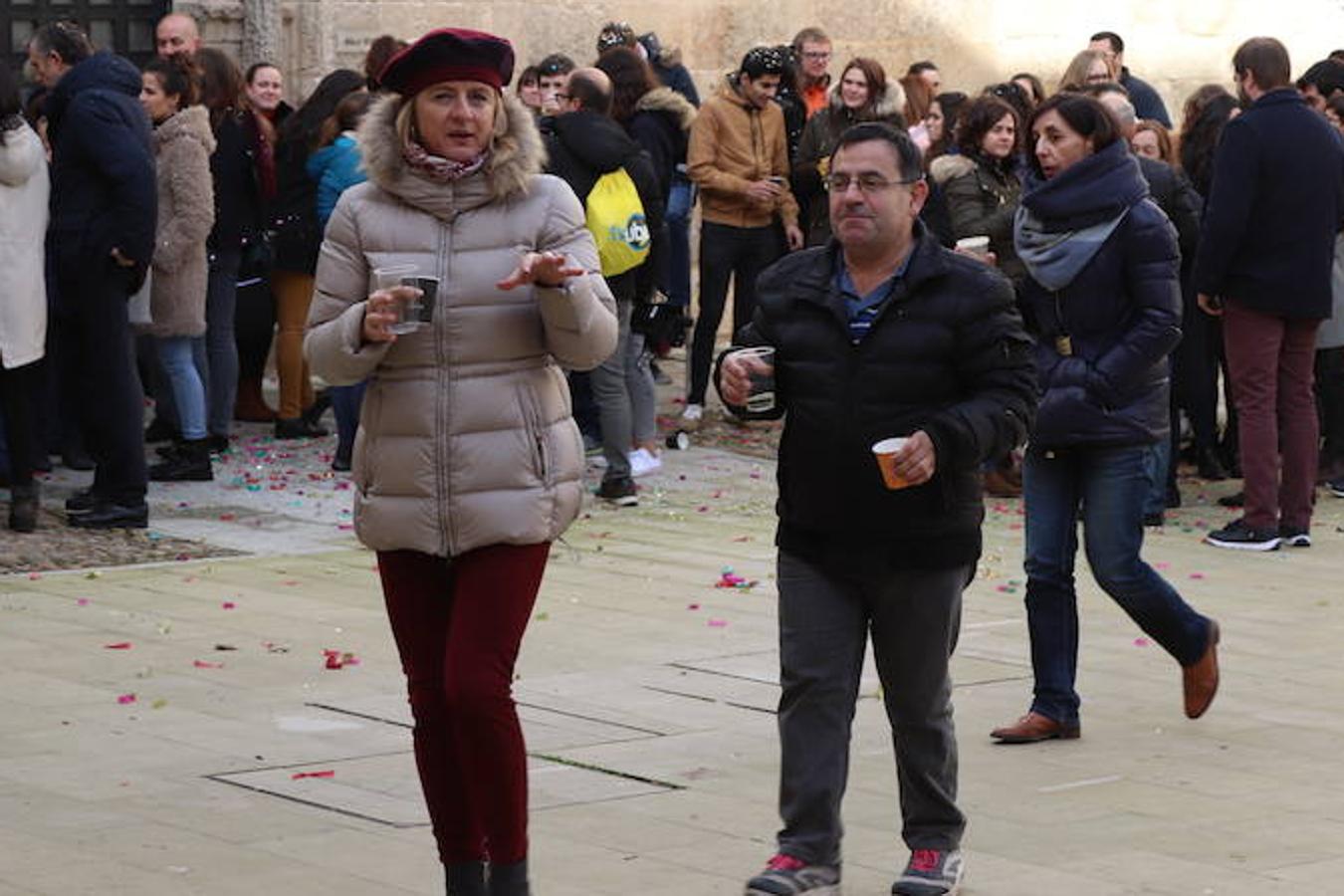 La comunidad científica de la Universidad de Burgos despide el año tomando doce aceitunas y pidiendo deseos para el 2019.