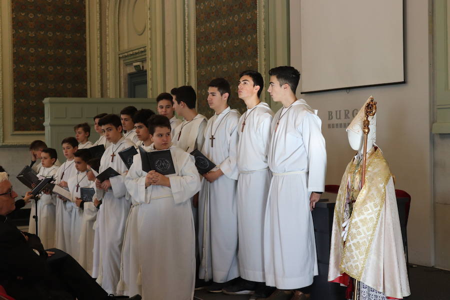 La Escolanía de Puri Cantores de la Catedral de Burgos ha elegido al niño que será el encargado de protagonizar el Obispillo 2018 el próximo 28 de diciembre. El elegido ha sido Ángel Rodrigo del Olmo