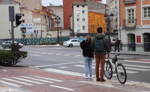 Andando Burgos ha pedido la instalación de 21 pasos de peatones elevados. 