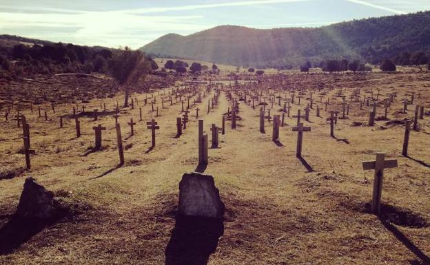 Cerca de 4.000 tumbas hay ya instaladas en el reconstruido cementerio de Sad Hill. 