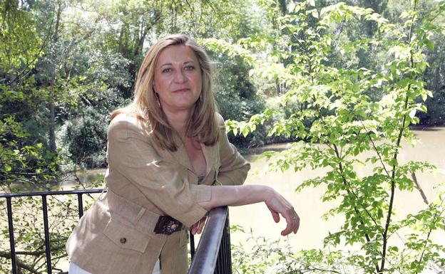 Pilar del Olmo, en una foto de archivo, en la ribera del río a su paso por Valbuena de Duero, su pueblo. 