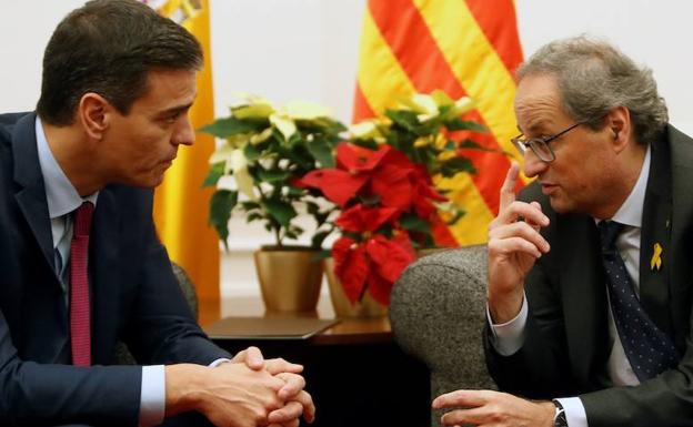 Pedro Sánchez (i) y Quim Torra. 