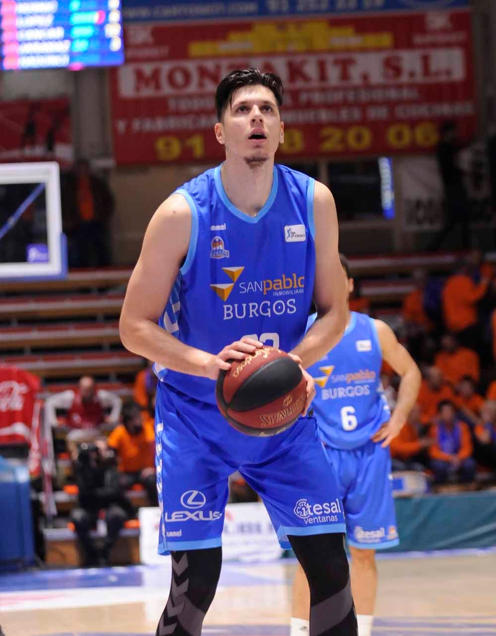 Fotos: El San Pablo Burgos consigue su primera victoria a domicilio