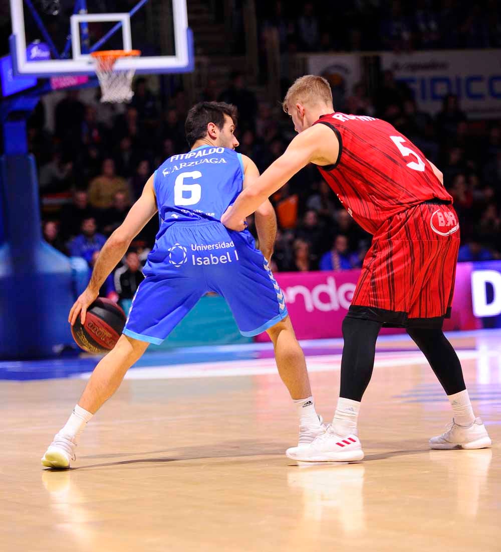 Fotos: El San Pablo Burgos consigue su primera victoria a domicilio