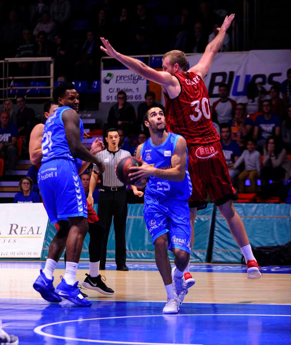 Fotos: El San Pablo Burgos consigue su primera victoria a domicilio