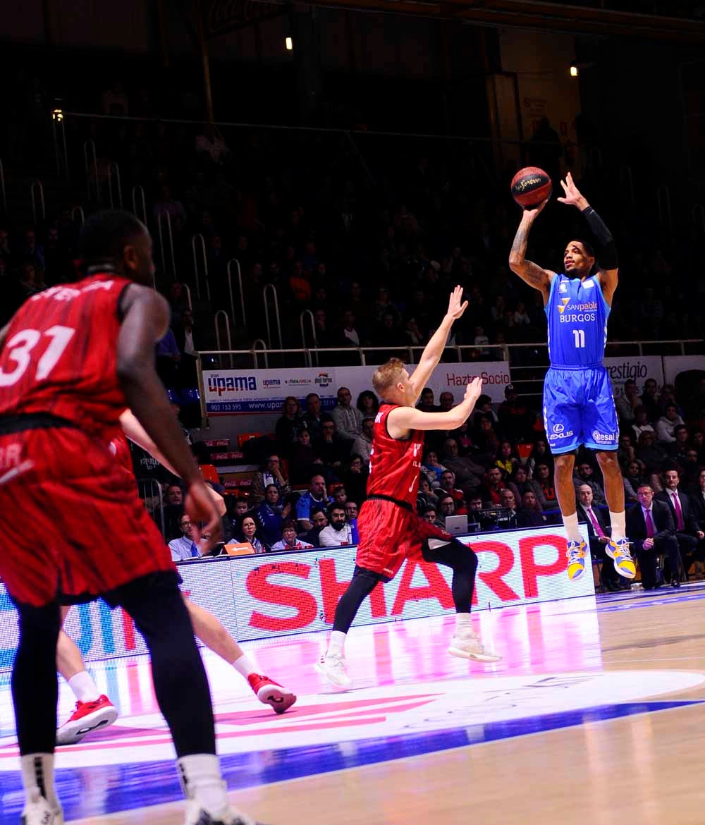 Fotos: El San Pablo Burgos consigue su primera victoria a domicilio