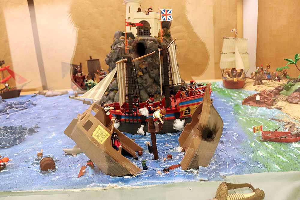 El MEH acoge una nueva exposición temporal con figuras de Playmobil sobre el hito del descubrimiento del nuevo mundo.