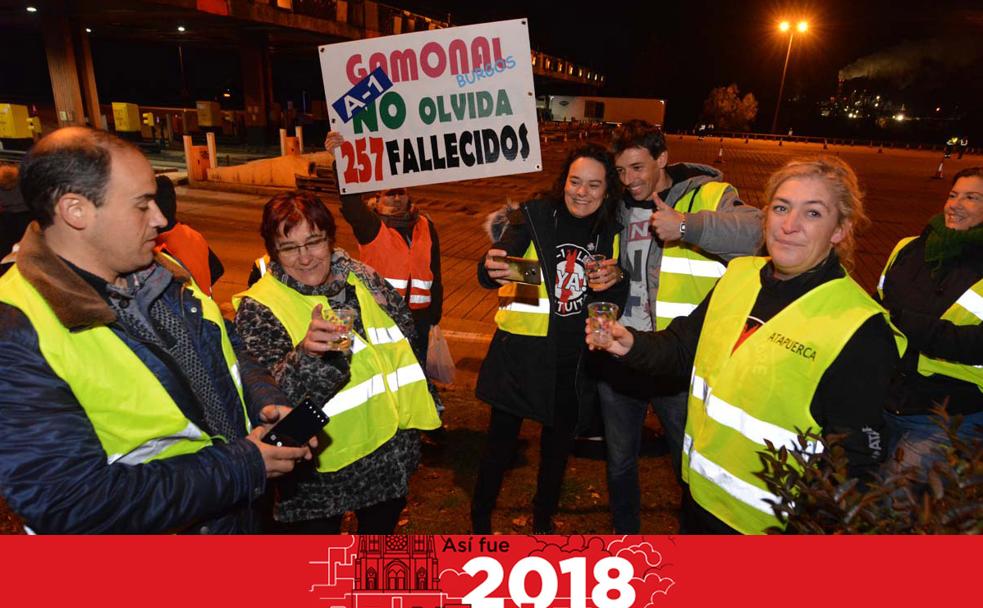 Decenas de personas celebraron el fin de la concesión. 