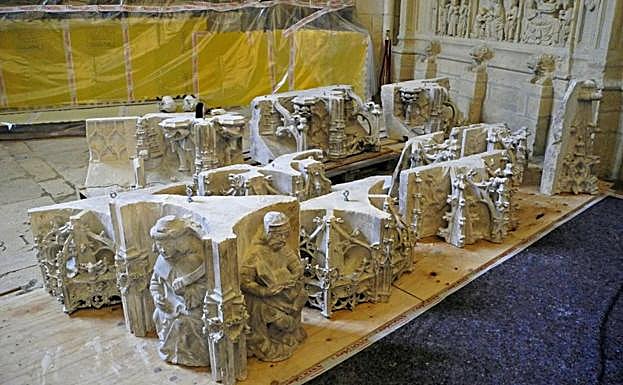 Muchas de las piezas ya esperan a ser tratadas en la capilla de San Gregorio