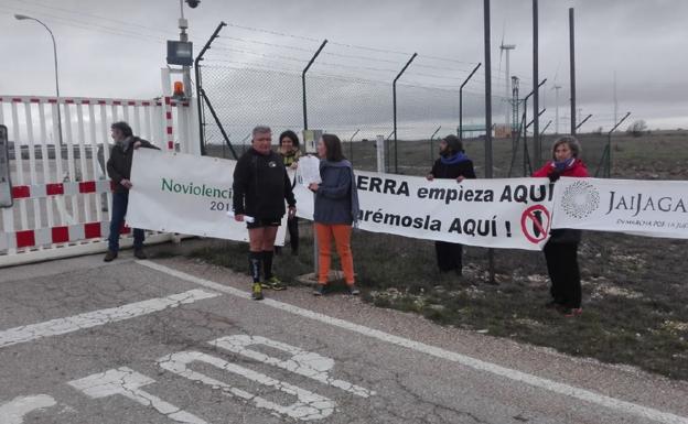 Protesta en el exterior de la empresa Maxam. 