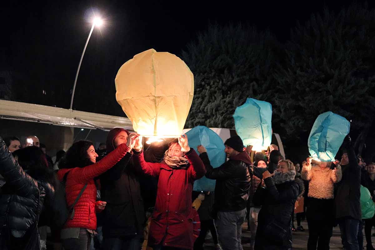 El Proyecto Rubare ha vendido miles de farolillos de papel que han sido lanzados al cielo para recaudar fondos para dos escuelas y una cooperativa de mujeres de la República Democrática del Congo.