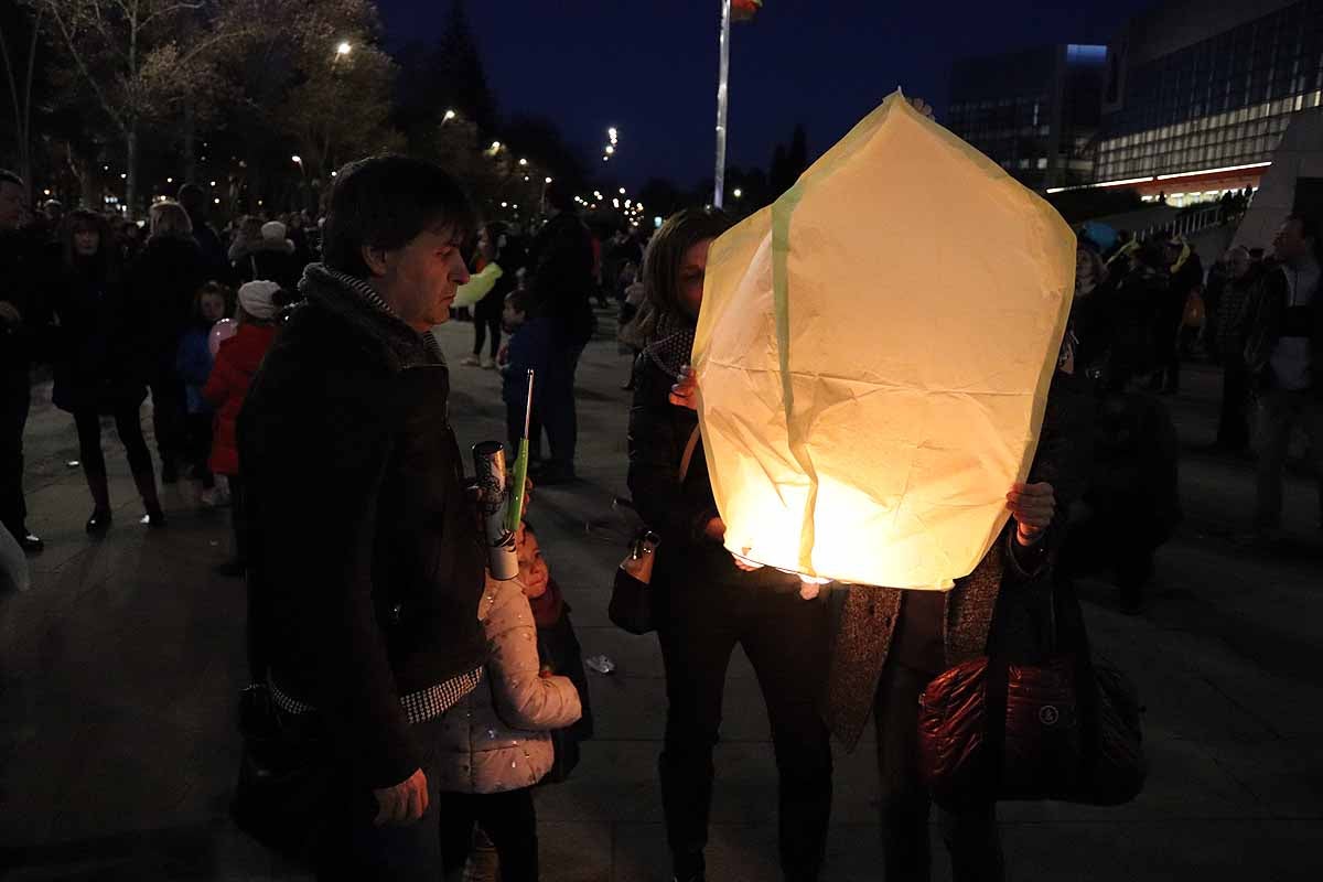 El Proyecto Rubare ha vendido miles de farolillos de papel que han sido lanzados al cielo para recaudar fondos para dos escuelas y una cooperativa de mujeres de la República Democrática del Congo.