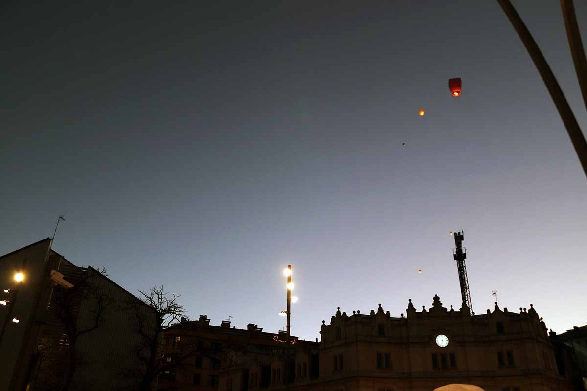 El Proyecto Rubare ha vendido miles de farolillos de papel que han sido lanzados al cielo para recaudar fondos para dos escuelas y una cooperativa de mujeres de la República Democrática del Congo.