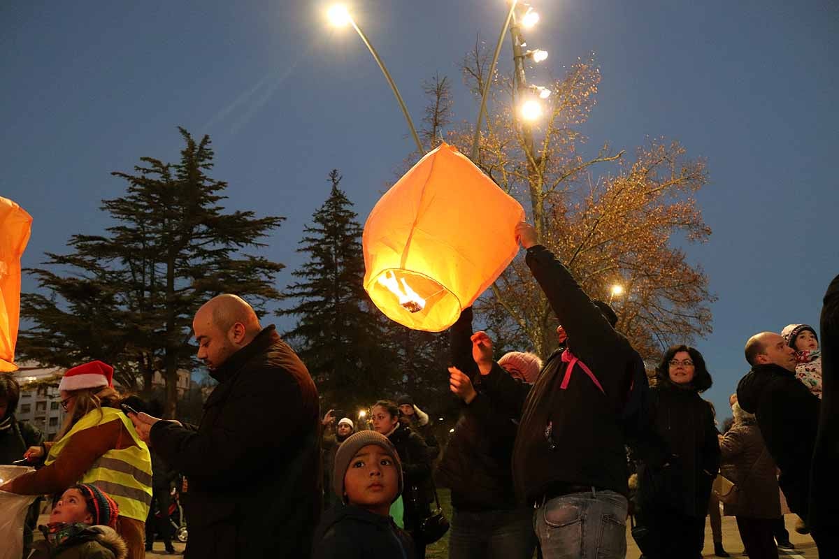 El Proyecto Rubare ha vendido miles de farolillos de papel que han sido lanzados al cielo para recaudar fondos para dos escuelas y una cooperativa de mujeres de la República Democrática del Congo.