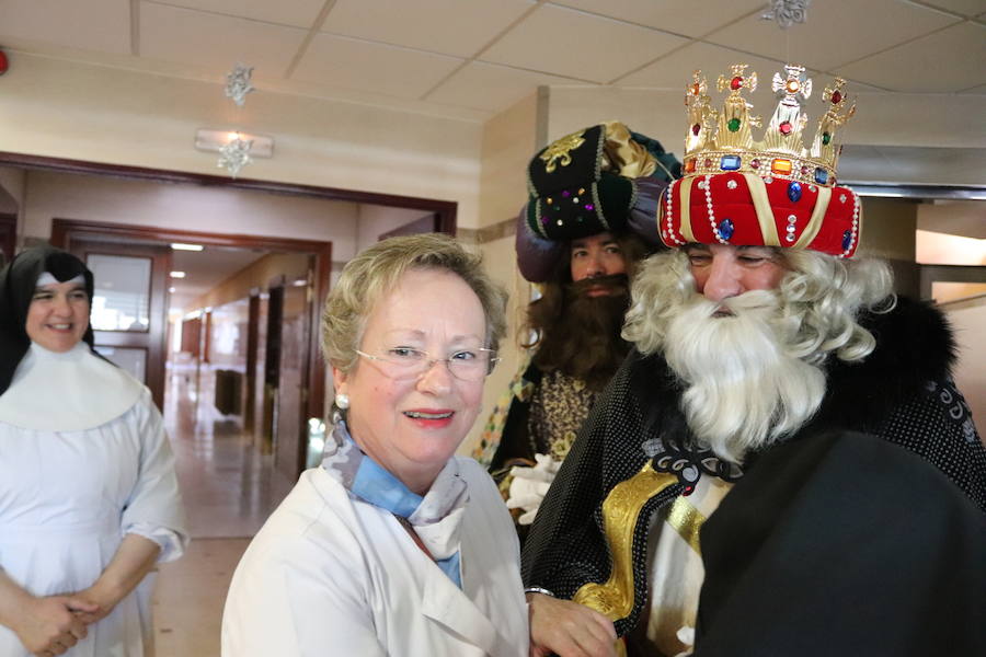 Fotos: Los Reyes Magos llegan a Burgos y visitan la residencia de ancianos Teresa Jornet