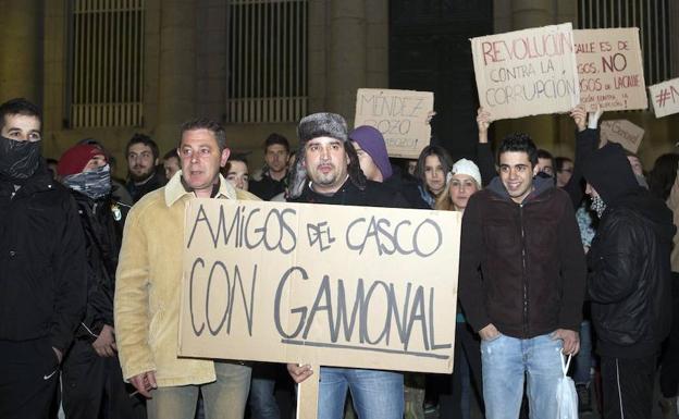 Unas 200 personas se manifestaron en Soria en apoyo a la causa de Gamonal. 