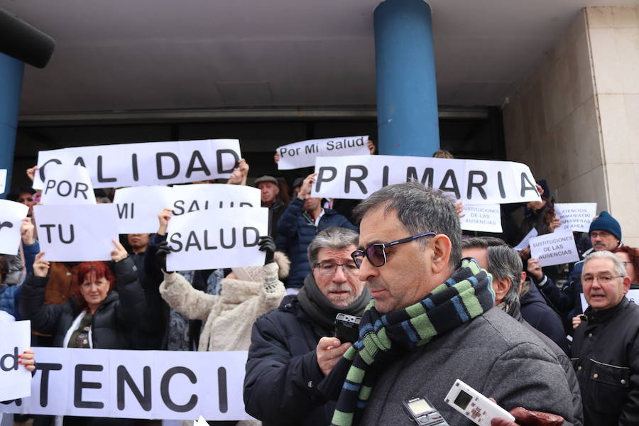 En Los Cubos, los usuarios han pedido a las tres médicos que han renunciado a su plaza que se queden
