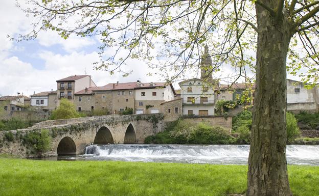 El río Zadorra a su paso por la Puebla de Arganzón. 