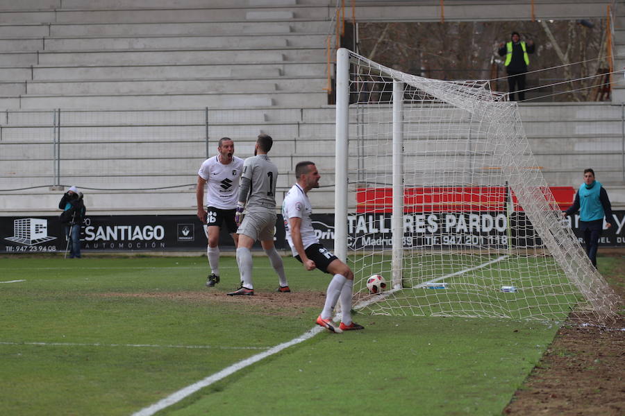 El Burgos CF ha ganado 2-0 a la Ponferradina en el estadio municipal de EL Plantío con goles de Chevi y Andrés