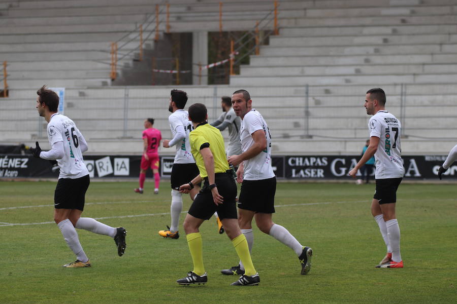 El Burgos CF ha ganado 2-0 a la Ponferradina en el estadio municipal de EL Plantío con goles de Chevi y Andrés