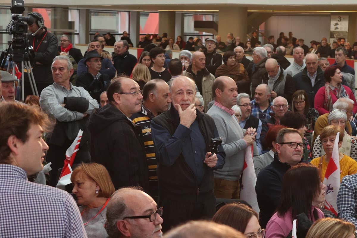 Alrededor de un millar de personas han acudido al Fórum Evolución para acompañar a Luis Tudanca en su presentación oficial como candidato a la Presidencia de la Junta de Castilla y León.