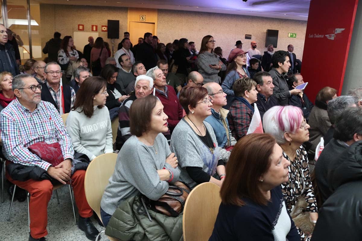 Alrededor de un millar de personas han acudido al Fórum Evolución para acompañar a Luis Tudanca en su presentación oficial como candidato a la Presidencia de la Junta de Castilla y León.