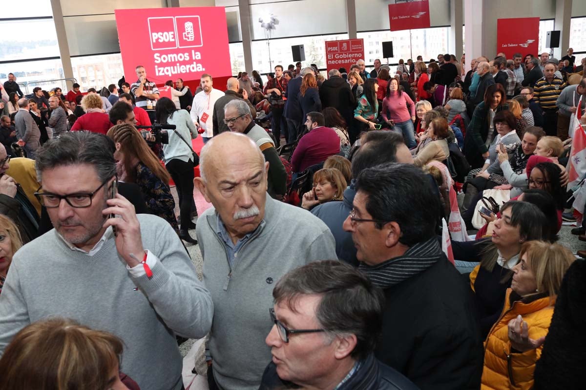 Alrededor de un millar de personas han acudido al Fórum Evolución para acompañar a Luis Tudanca en su presentación oficial como candidato a la Presidencia de la Junta de Castilla y León.