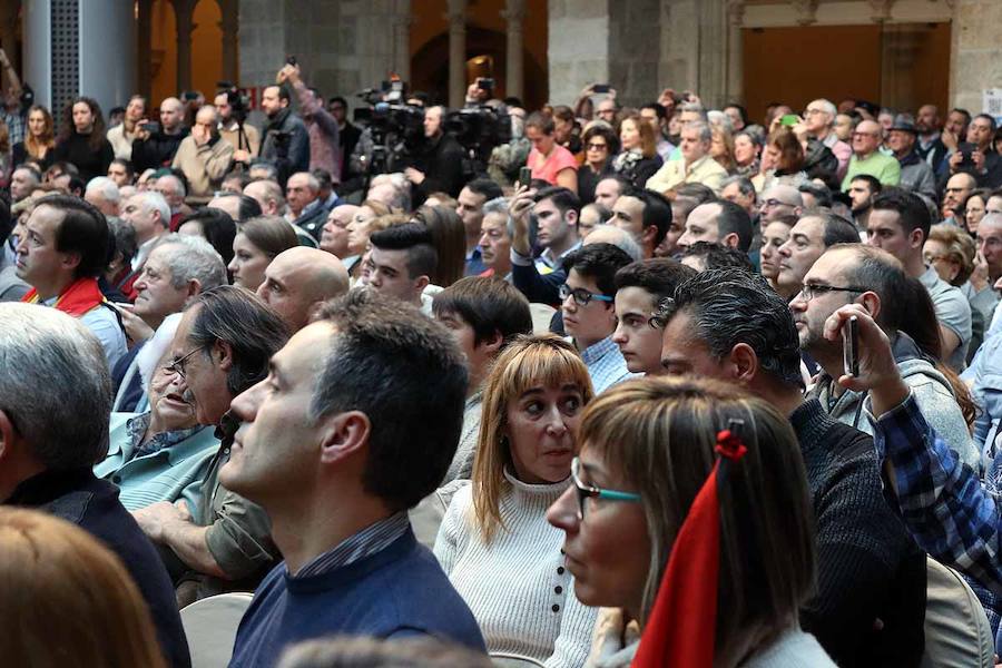 Unas 500 personas han acudido hoy al acto de Vox en Burgos al que ha acudido el secretario general Javier Ortega Smith. En el acto Vox ha defendido sus propuestas para el futuro de España. Inmigración, violencia de género, «los chiringuitos» de la política y la figura de Ortega Lara han sido los momentos más enérgicos del discurso de Ortega Smith.