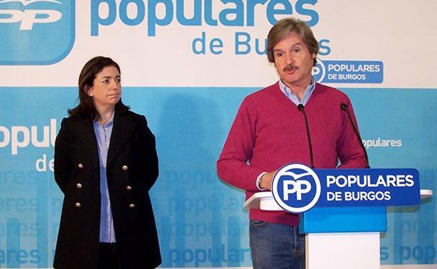 Jaime MAteu y Sandra Moneo en una rueda de prensa. 