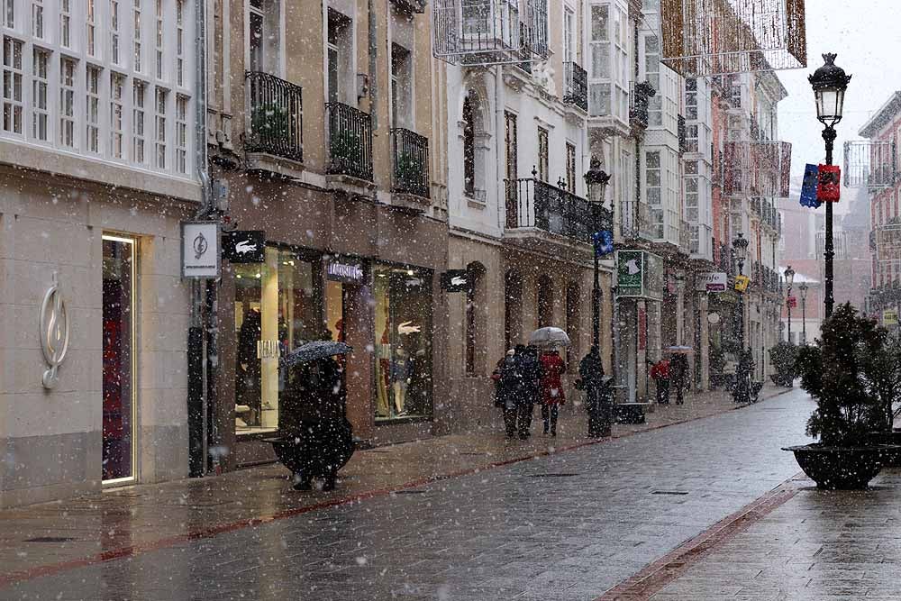 Fotos: Llegan los primeros copos de nieve a Burgos