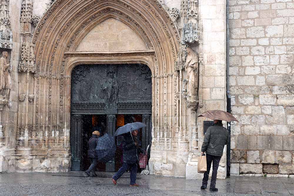 Fotos: Llegan los primeros copos de nieve a Burgos