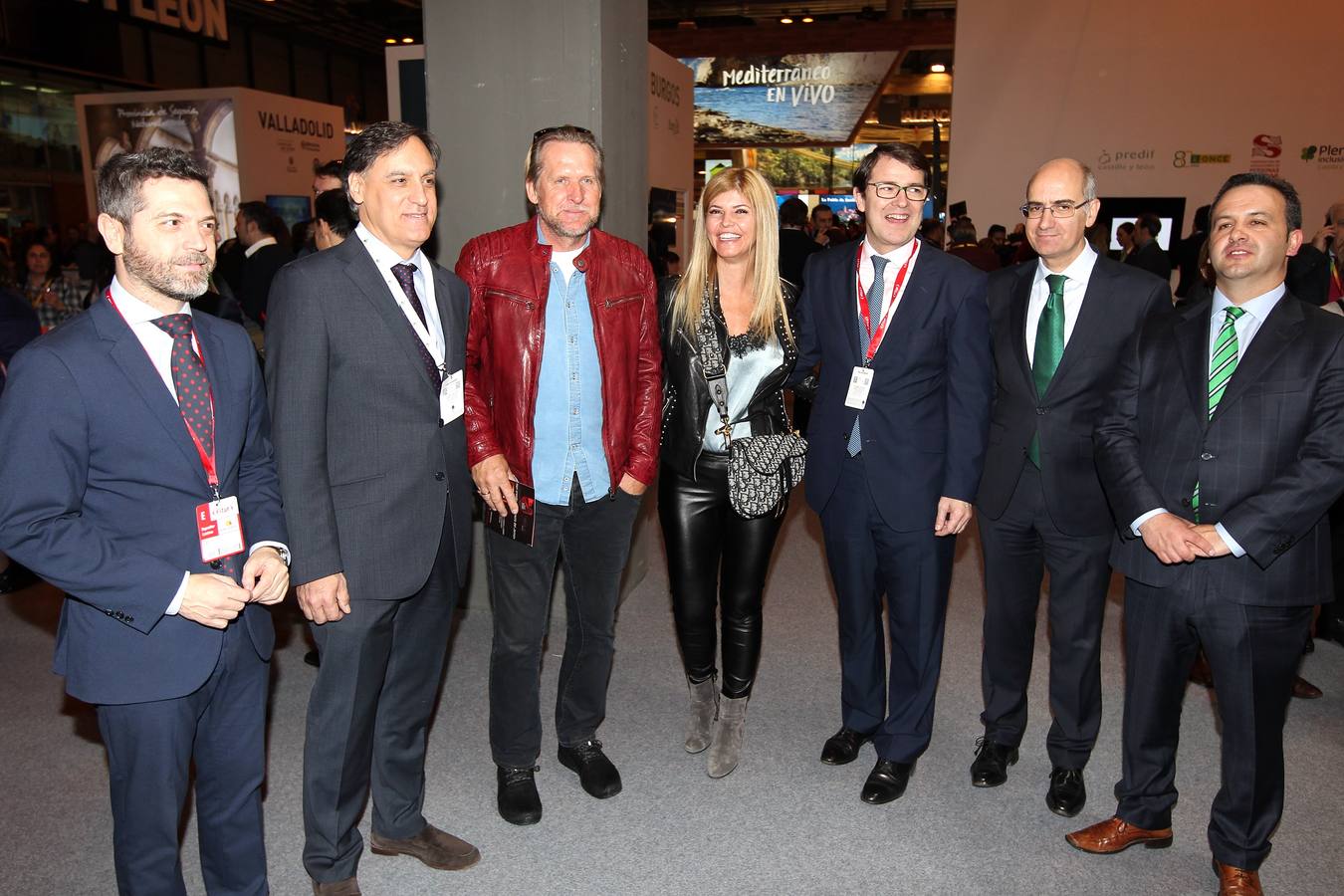 El exjugador de fútbol Bernd Schuster, visita el stand de la Junta en Fitur. Junto a él, el presidente del PP de Castilla y León, Alfonso Fernández Mañueco, el presidente de la Diputación de Salamanca, Javier Iglesias, y el alcalde de Salamanca, Carlos García.