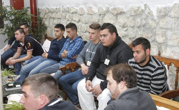 Un grupo de jóvenes agricultores en un curso de formación.