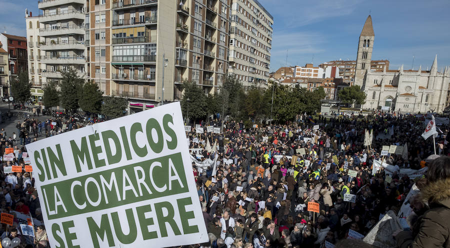 Fotos: Manifestación en Valladolid en defensa de la sanidad pública de Castilla y León