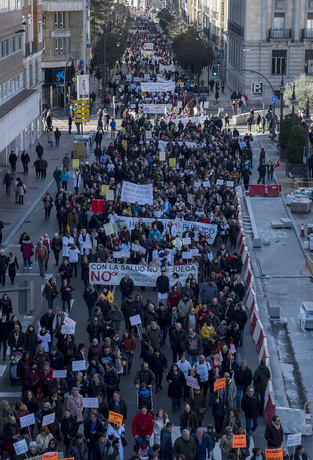 Fotos: Manifestación en Valladolid en defensa de la sanidad pública de Castilla y León